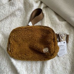 Lululemon Everywhere belt Bag fleece 1L